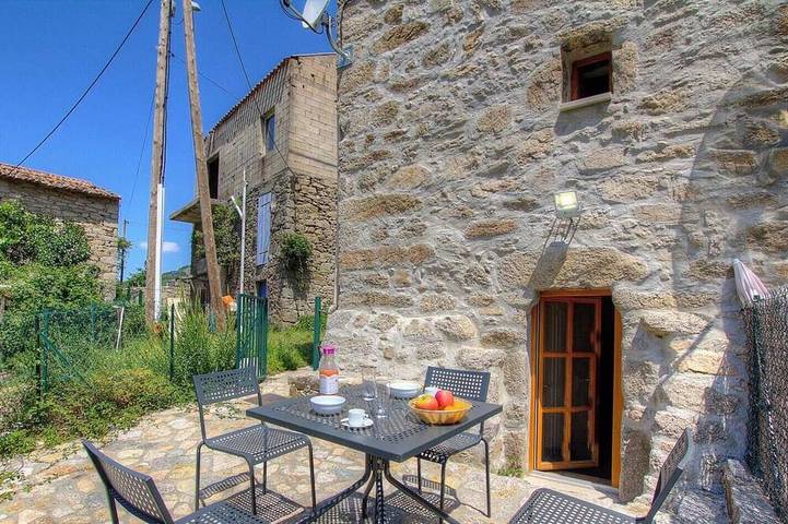 Location de vacances pour 4 personnes, avec Terrasse à Cristinacce
