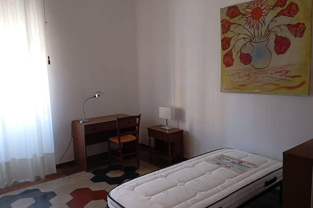 Apartamento entero, Appartament 120m2, 3 Rooms Historic Center next to Genoa Square park easy in Alessandria, Alessandria (Municipio)