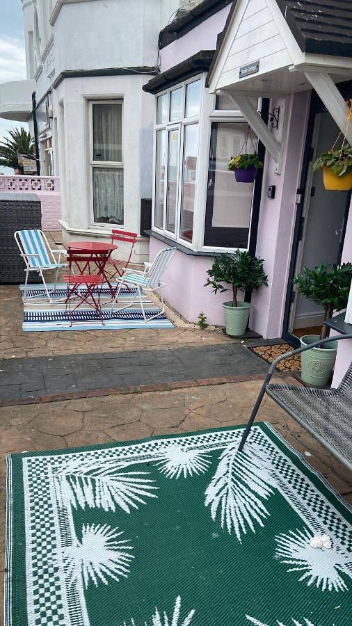 Bexhill Beautiful Sea Front Bungalow in Bexhill, East Sussex