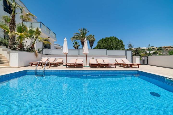 Villa voor 12 personen, with Balkon and Terras as well as Zwembad in Malta