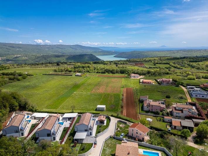 Villa pour 9 personnes, avec jardin ainsi que piscine et terrasse, animaux acceptés à Barban - 3