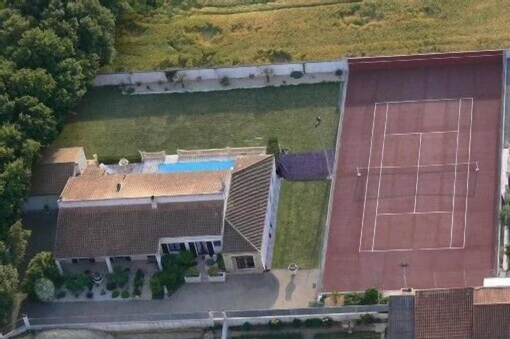 Gîte pour 4 personnes, avec Terrasse ainsi que Jardin et Piscine