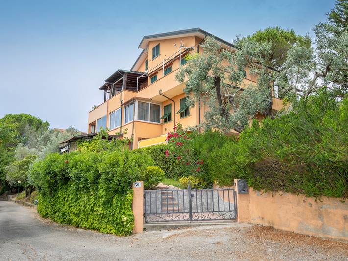 Appartamento per 4 persone, con terrazza e giardino a Montescudaio