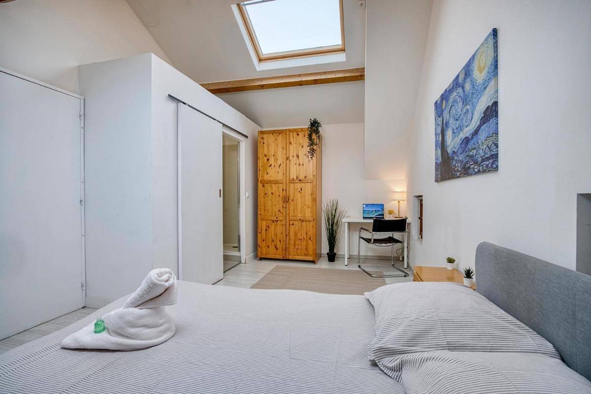 Appartement entier, Coliving - Private Suite Bathroom - Toilet in Saint-Jean-de-Gonville, Gex