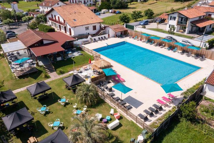 Hotel para 2 personas, con terraza además de piscina y jardín - 1
