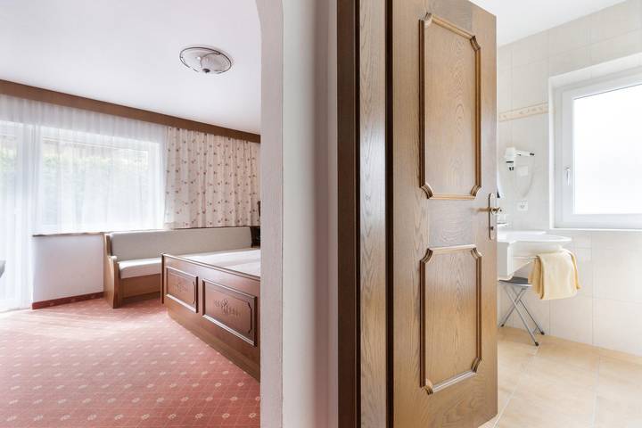 Ganze Ferienwohnung, Doppelzimmer in Finkenberg, Zillertaler Alpen