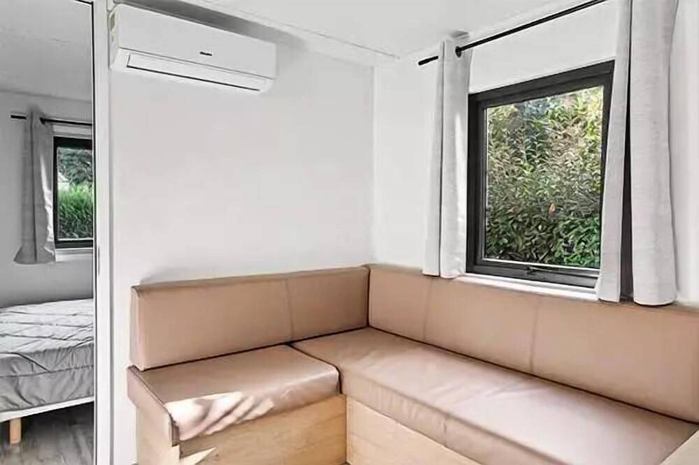 Mobil-home | Premium Exclusive | 3 Ch. | 6 pers. | Terrasse surélevée | A/C | Tv in Régusse, Région de Brignoles