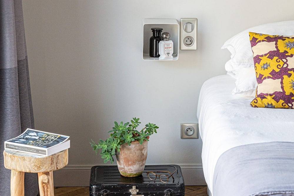 Charming room with private terrace in Gers spa village in Castéra-Verduzan, Gers