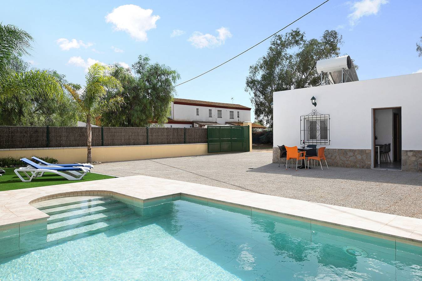 Casa vacanze pet-friendly "Villa Montenmedio 2" con vista sulle montagne e piscina in Barbate, Costa de la Luz
