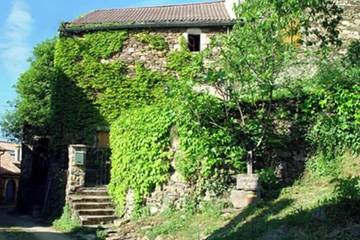 Gîte pour 6 personnes, avec jardin et piscine à Saint-Mélany