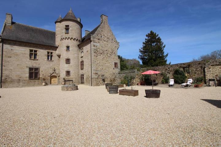 Location de vacances pour 5 personnes, avec vue et jardin à Plaine-Haute