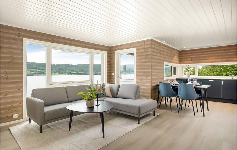 Ferienhaus für 5 Personen mit Terrasse in Gjemnes, Nördliches Fjordnorwegen