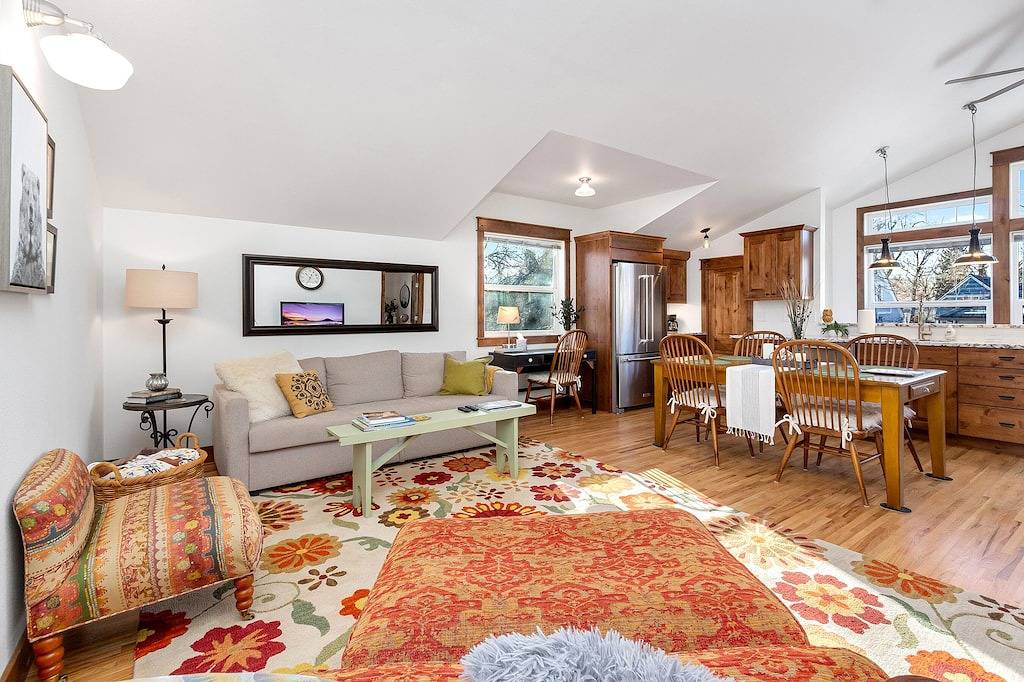 Ganze Wohnung, The Beautiful Bear’s Den! Walk to Old Town & Csu! in Fort Collins, Larimer County