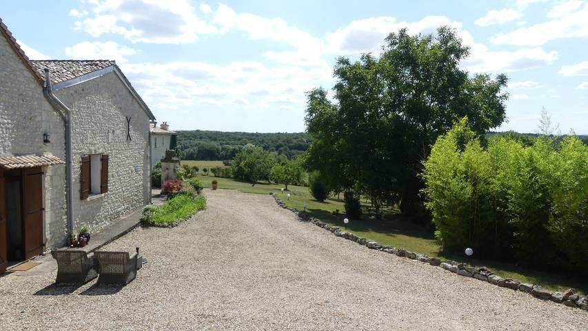 Chambre avec petit déjeuner pour 2 personnes, avec terrasse dans Lac de Saint-Cyr