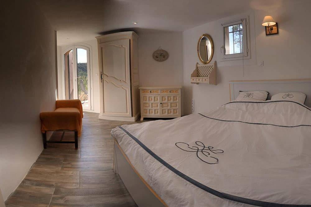 Ganze Wohnung, Esparron de Verdon neue Wohnung für 6 Personen. mit schöner Aussicht auf den See in Esparron-de-Verdon, Regionaler Naturpark Verdon