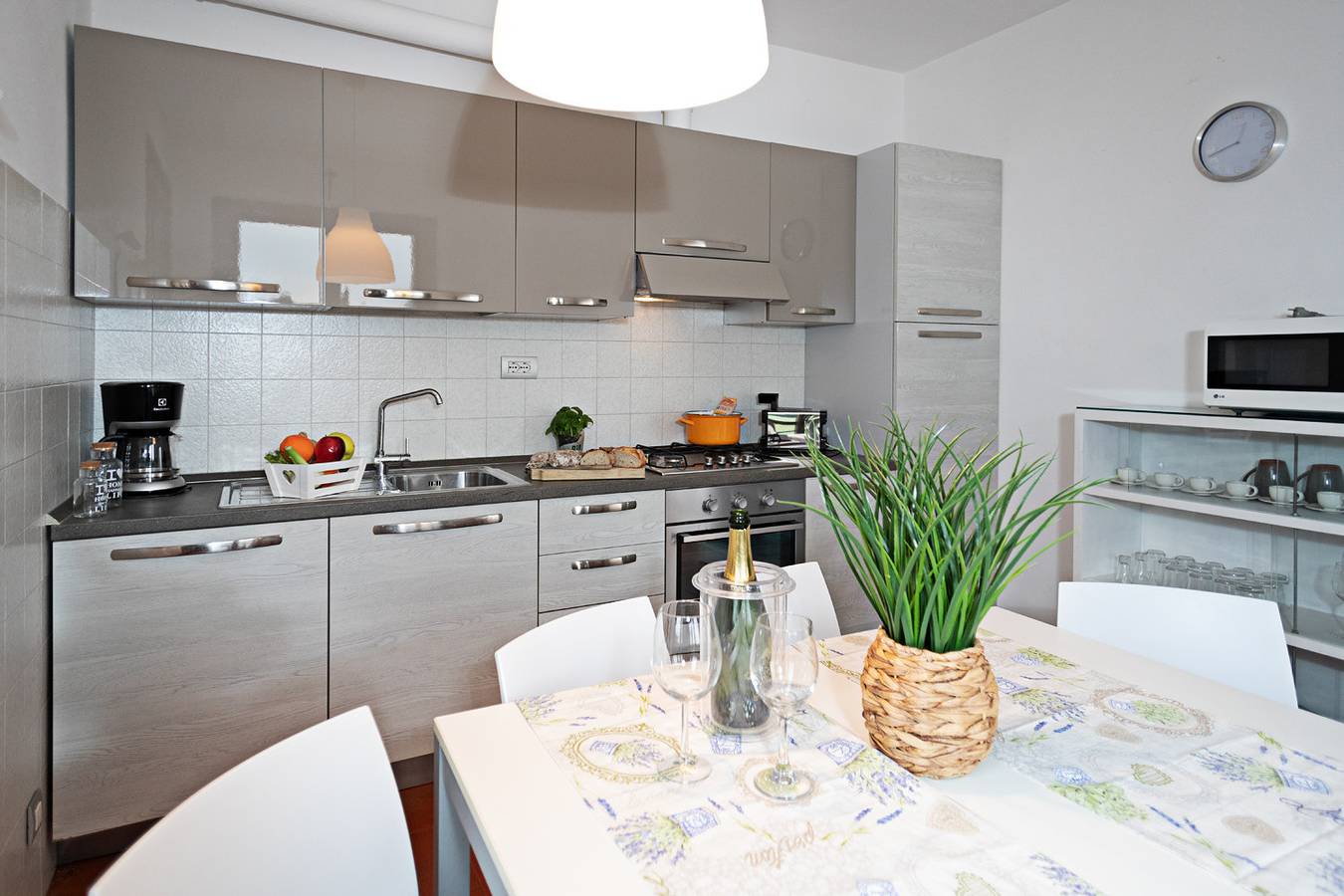 Regarda - Villa Valesana In Lazise, 3 Schlafzimmer, 2 Bäder in Lazise, Gardasee-Berge