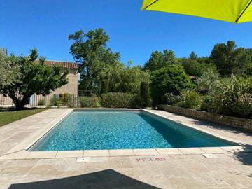 Chambre d’hôte pour 2 personnes, avec jardin ainsi que piscine et vue, animaux acceptés à Venasque
