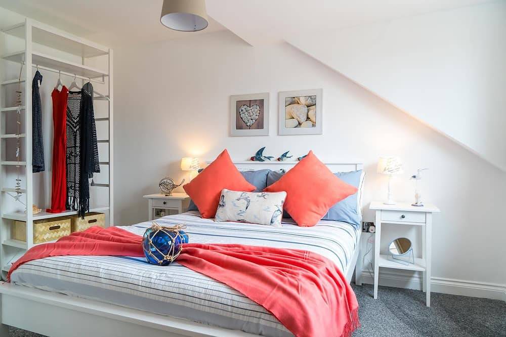 Cosy Seaside Cottage, minutes from Beach & Village, Dog-Friendly, with parking. in Shaldon, Devon