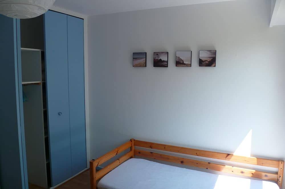 Entire apartment, Bright apartment with views of the beach at 20 meters La Rochelle Les Minimes in La Rochelle, La Rochelle region