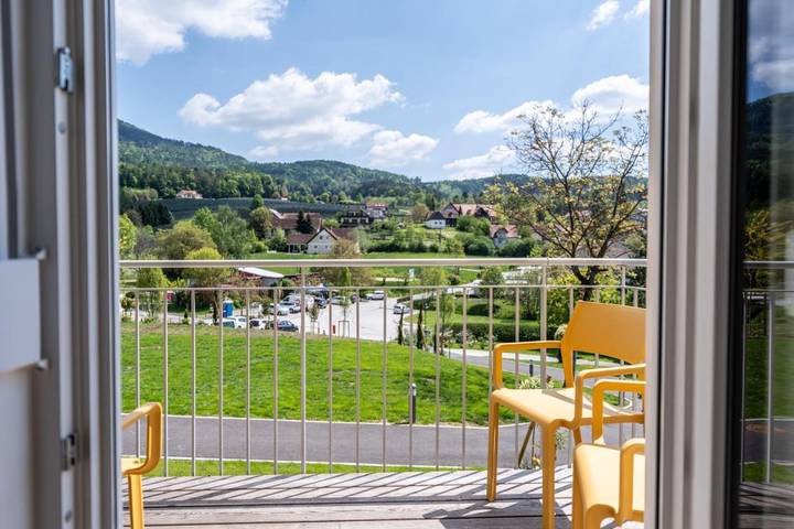 Ferienwohnung für 2 Personen, mit Sauna und Garten sowie Pool und Ausblick