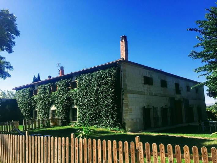 Casa rural para 21 personas, con Terraza además de Jardín y Vistas en Navarra
