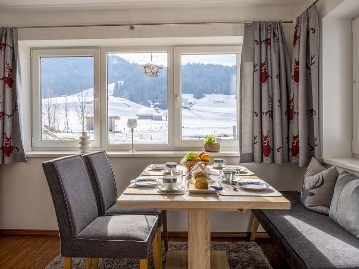Ganze Wohnung, Sonnige Ferienwohnung, Terrasse und Bergblick in Loferer und Leoganger Steinberge, Sankt Jakob in Haus