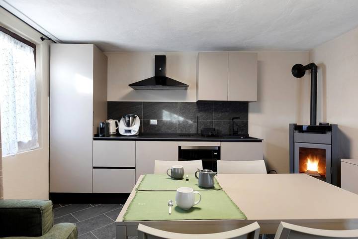 Hel lägenhet, Apartment 'Karen The Ski House' with Mountain View, Shared Garden and Wi-Fi in Variney-Chez Roncoz, Comune di Gignod