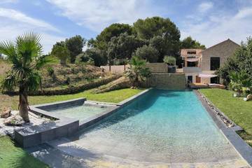 Location de vacances pour 2 personnes, avec bassin pour enfant et vue ainsi que piscine et jardin, animaux acceptés à Aubignan