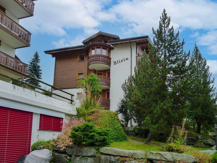 Ferienwohnung für 4 Personen, mit Terrasse und Garten sowie Ausblick in Grächen