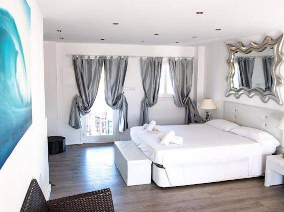 Villa pour 8 personnes, avec jardin et vue sur le lac ainsi que vue et piscine dans Formentera - 4