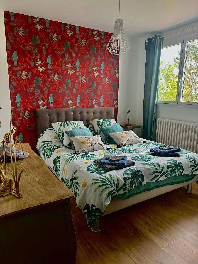 Chambre d’hôte pour 2 personnes, avec Terrasse et Jacuzzi ainsi que Jardin et Vue