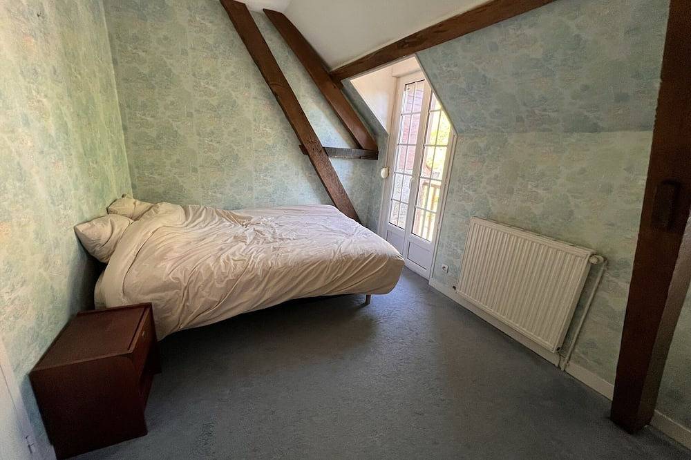 Maison de charme 14 pers – piscine & grange privée in Moulins-le-Carbonnel, Parc naturel régional Normandie-Maine