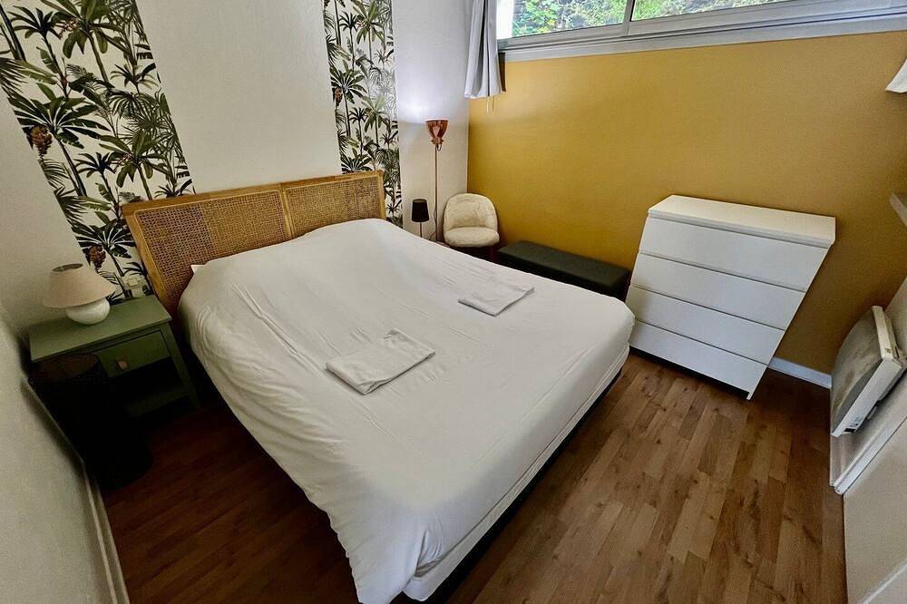 Entire apartment, Spacious and luminous flat - private parking in Poitiers, Vienne