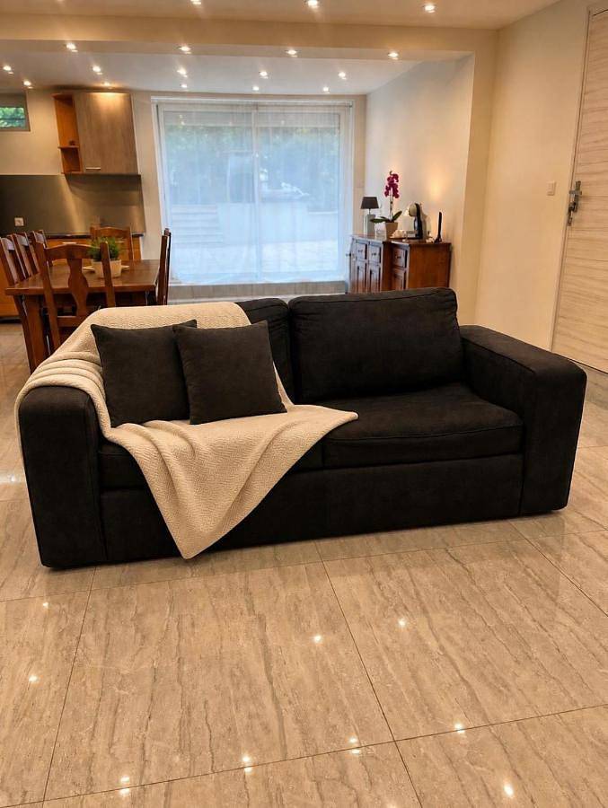 Appartement entier, Studio terrasse et parking, Tram direct Genève in Ambilly, Région de Saint-Julien-en-Genevois
