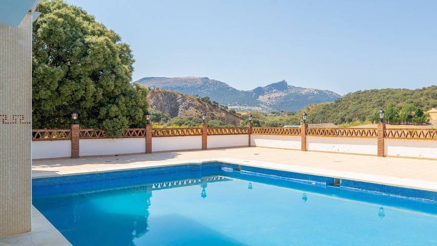 Chalet para 20 personas, con piscina y balcón/terraza, Se admiten mascotas en Loja - 2