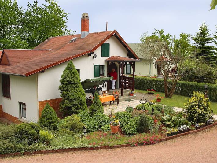 Ferienhaus für 4 Personen, mit Balkon und Terrasse sowie Garten und Sauna in Bad Liebenstein