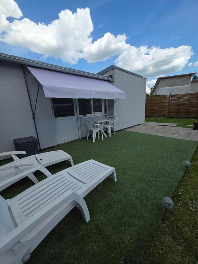 Studio avec terrasse et jardin in Roissy-en-Brie, Seine-et-Marne