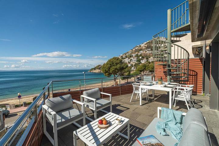 Appartement de vacances pour 4 personnes, avec piscine ainsi que vue et jardin
