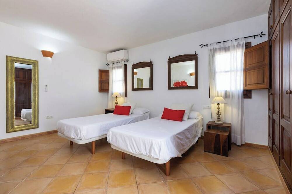 Villa 5 bedrooms and 4 bathrooms, pool and garden 5 minutes from the beach in Sant Agustí des Vedrà, Sant Josep de sa Talaia