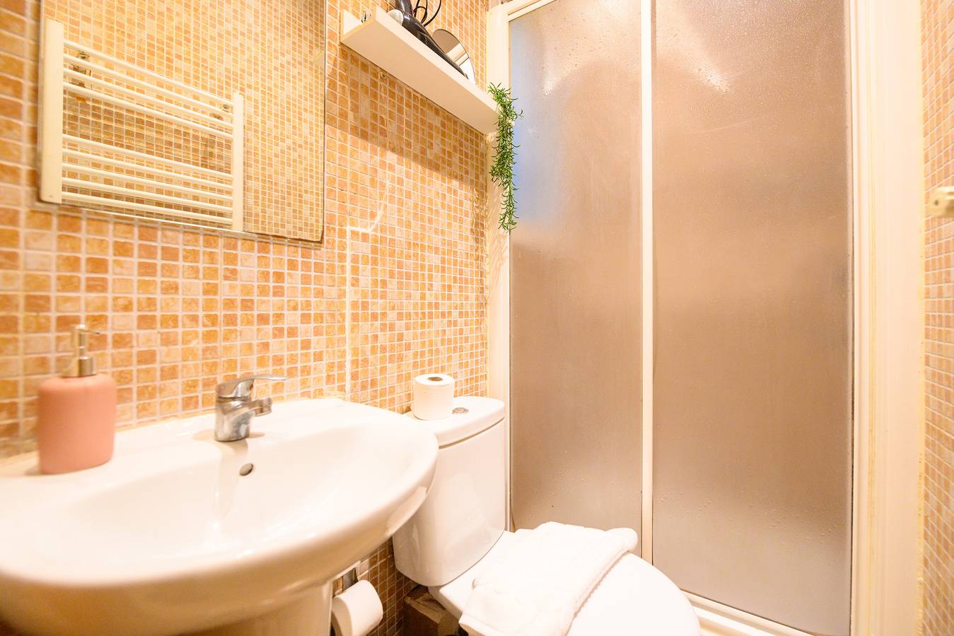 Entire apartment, M Encantador Apartamento en La Latina con in Centro (Madrid), Madrid