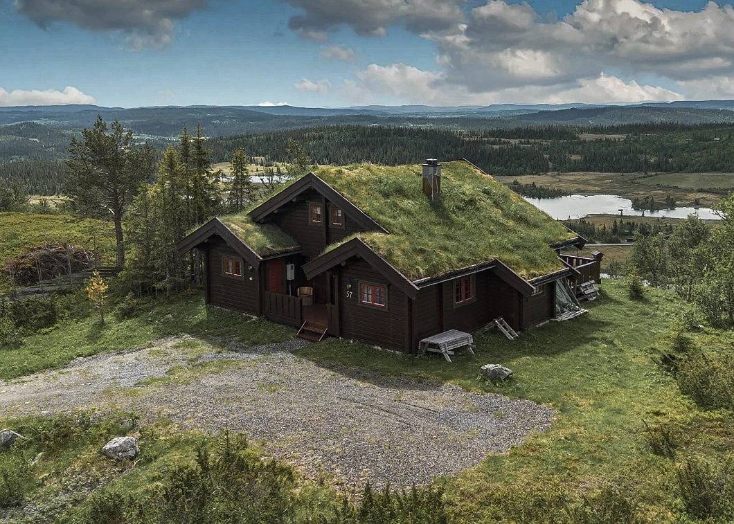 Holzhütte mit Panoramablick auf Spåtind in Etnedal