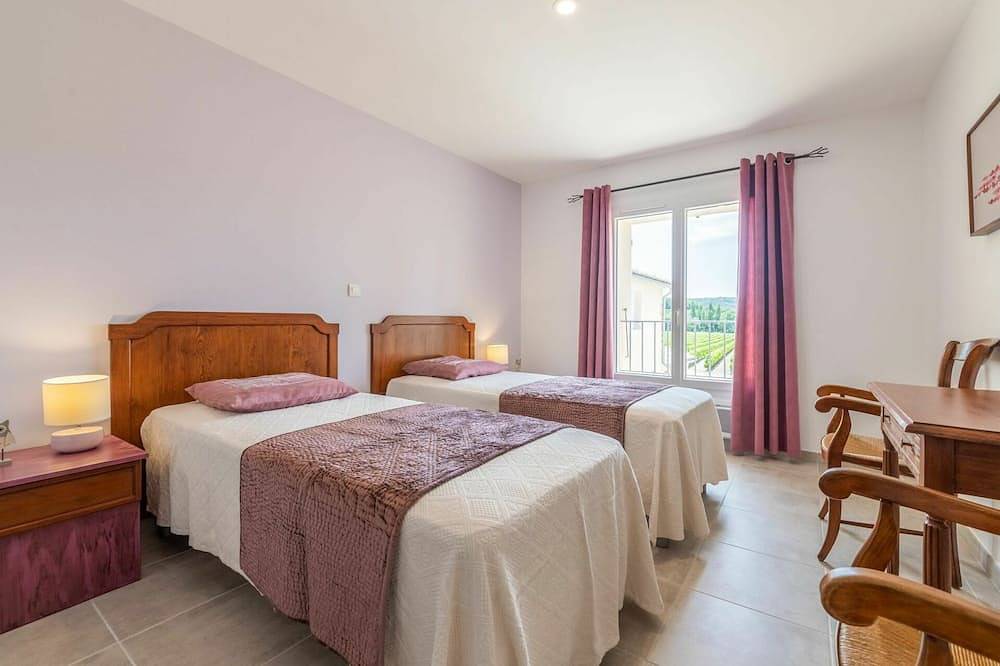 Schönes alleinstehendes Ferienhaus mit  W-Lan, Klimaanlage, privatem Pool, Tv und Terrasse in Valréas, Enclave de Valreas