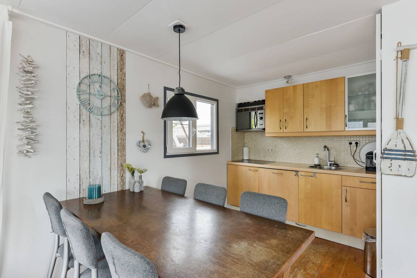 Ganze Wohnung, Bright and Comfortable Houseboat in Aalsmeer, Nordholland