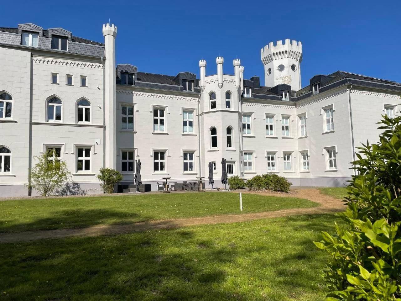 Ganze Wohnung, Weisses Traumschloss an der Ostsee in Hohendorf (Groß Mohrdorf), Groß Mohrdorf