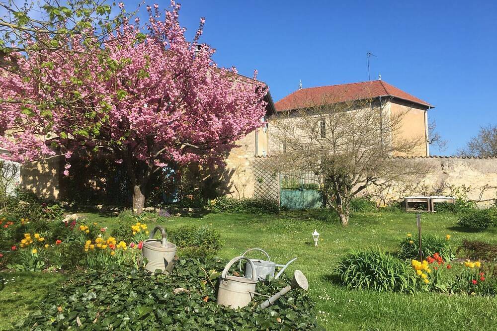 Charmantes Haus im Herzen der Obstgärten mit Kamin, Geheimgarten und Kinderspielen in Watronville, Verdun