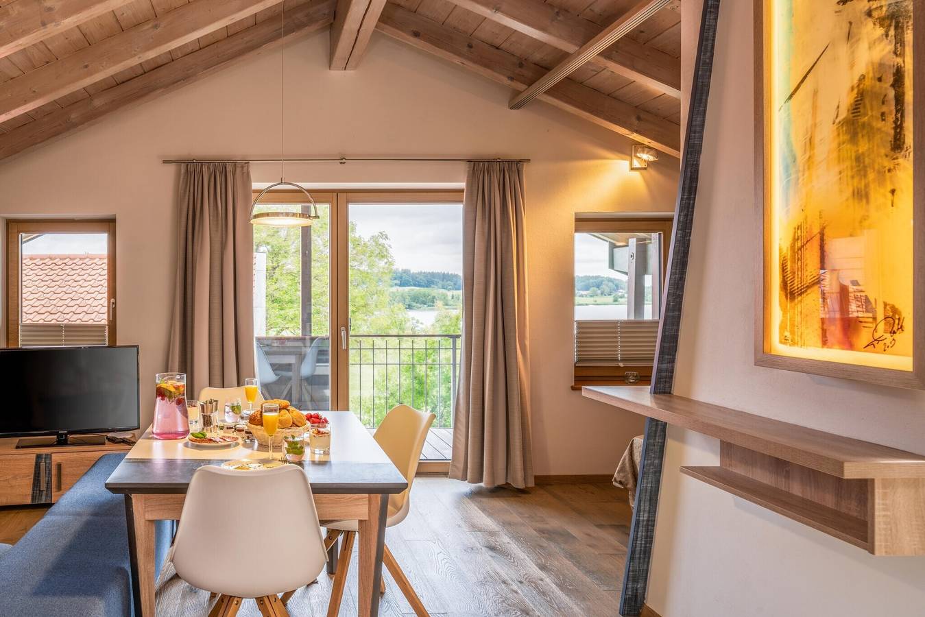 Entire apartment, Apartment "Ambiente" with Lake View, Shared Garden & Wi-Fi in Bad Endorf, Chiemsee