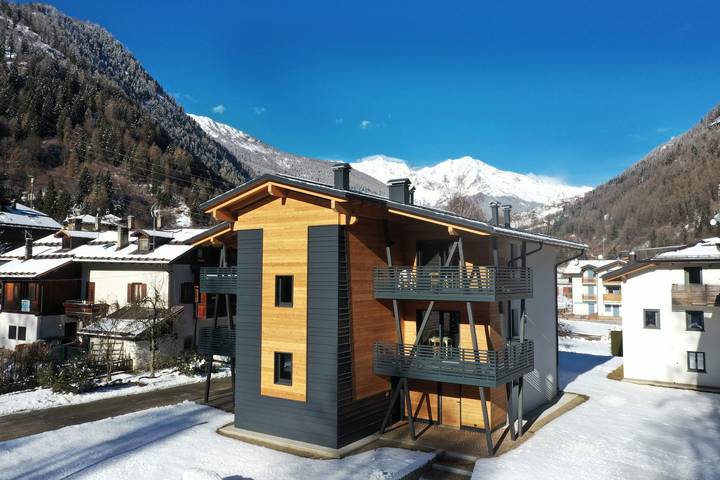 Apartamento inteiro, Apartamento 'Cercen' com grande terraço e Wi-Fi in Ossana, Ortler Alps