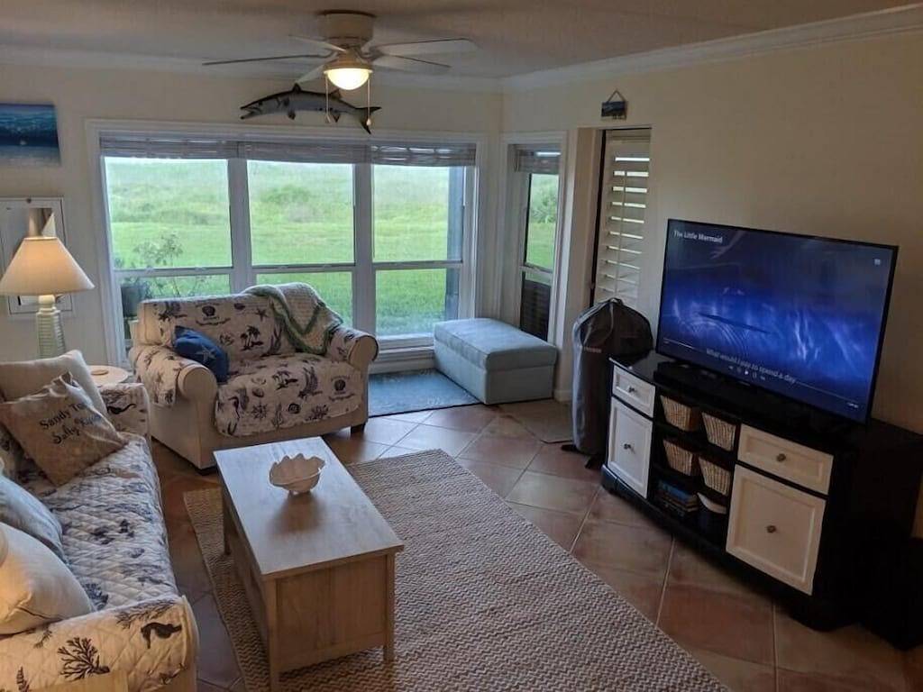 Ganze Wohnung, Oceanfront Paradise! 2/2 mins from St. Augustine! Great for families & couples! in Vilano Beach, St. Johns County