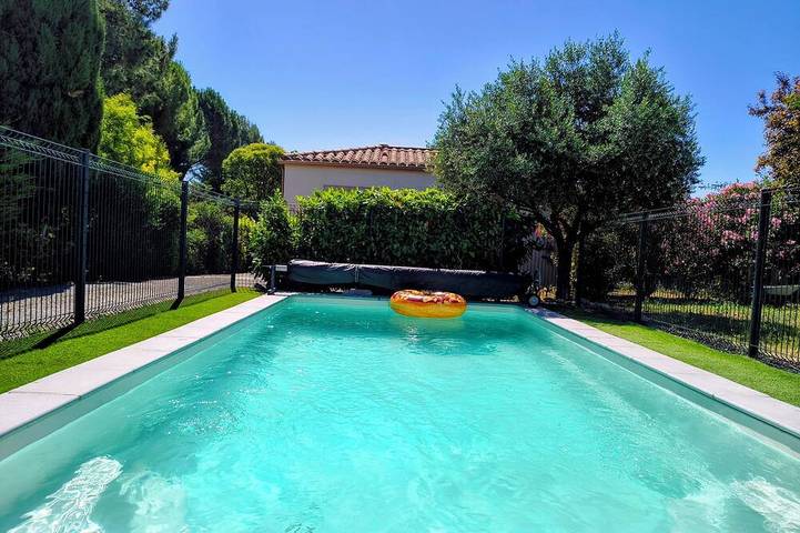 Location de vacances pour 2 personnes, avec Terrasse ainsi que Jardin et Piscine à Villemoustaussou