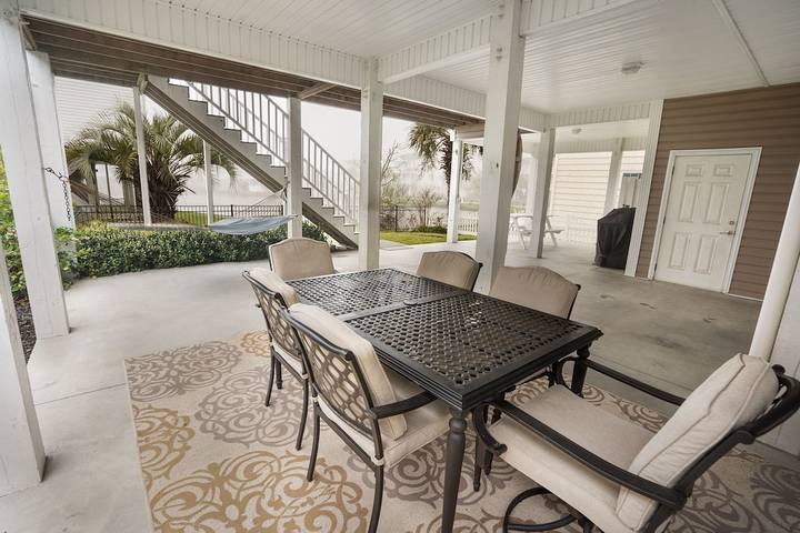 Vacation rental for 12 people, with balcony and yard in Cherry Grove Beach